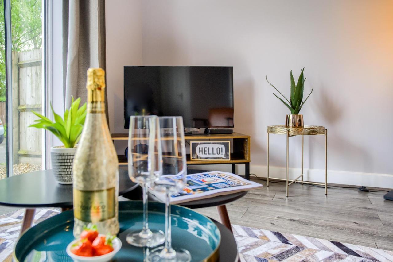 Coventry Contemporary House, M6, Cbs Arena - Ricoh, Private Parking, Sleeps 5, By Empower Homes Exteriör bild